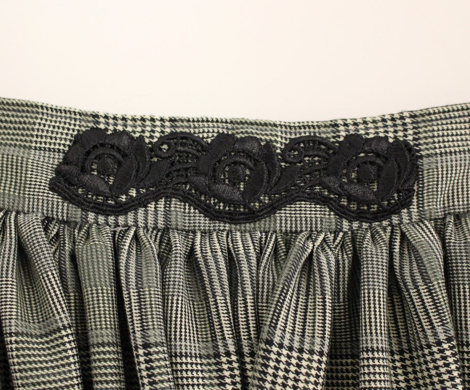 NOEMI ALEMÁN Gray Checkered Wool Shorts Skirt